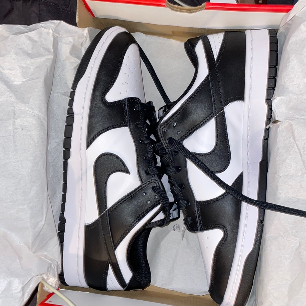 Nike dunks “black and white”